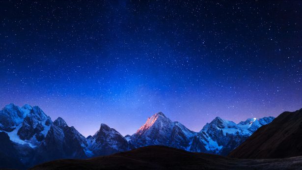 創造主の権威は、時間、空間、および地理的条件の制限を受けず、創造主の権威は計り知れない